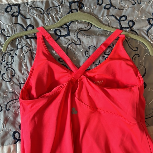 Workout top - Picture 2 of 4